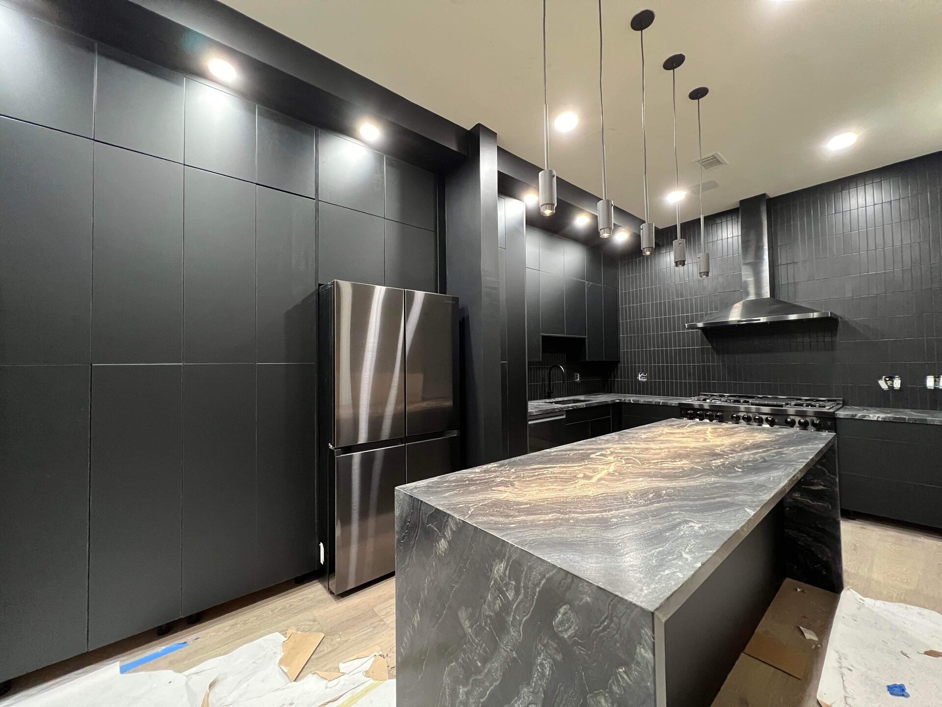 Modern black supermatte kitchen cabinets — DodiHome project