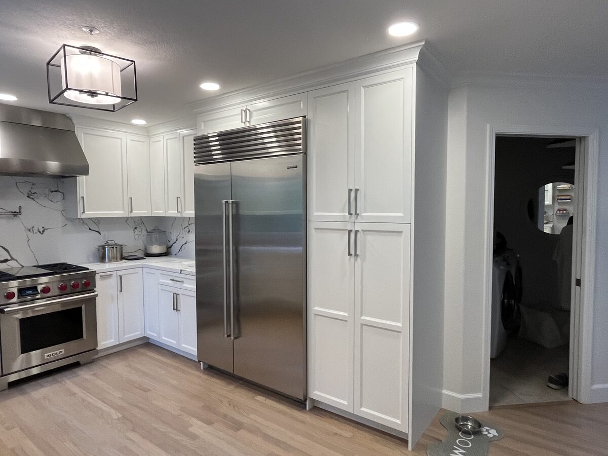 Painted cabinets in Benjamin Moore White Dove — DodiHome